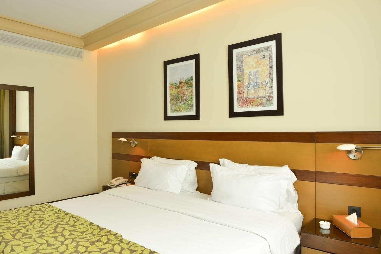 Coral Beirut Al Hamra Hotel Eksteriør bilde